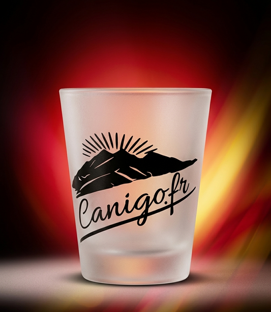 verre à shooter Canigó en verre transparent avec motif montagne bleue vertical et bande catalane rouge et jaune